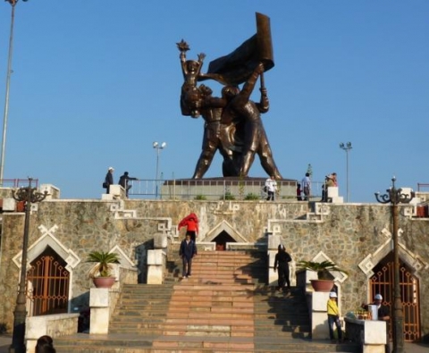 Tour Tây Bắc 3: Mai Châu Mộc Châu Sơn La Điện Biên Cầu Kính Sapa