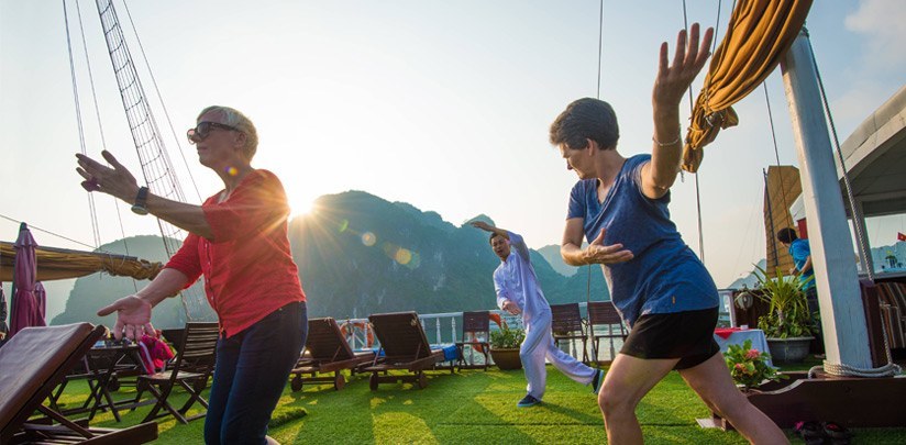 Tập taichi trên du thuyền