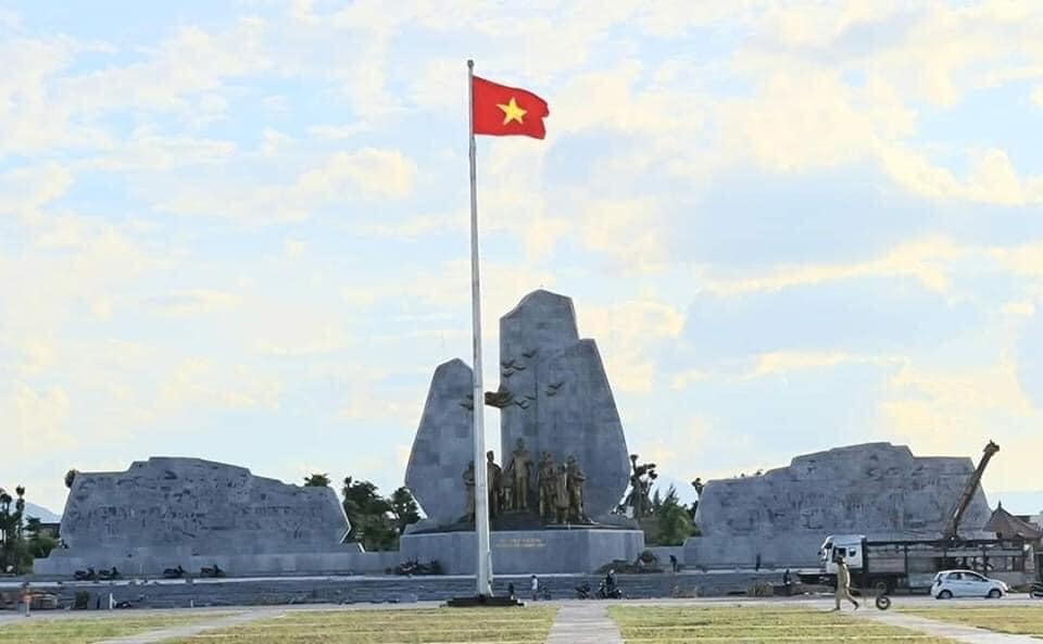 Tượng đài Bác Hồ tại Quảng Bình Quảng trường Hồ Chí Minh Quảng Bình