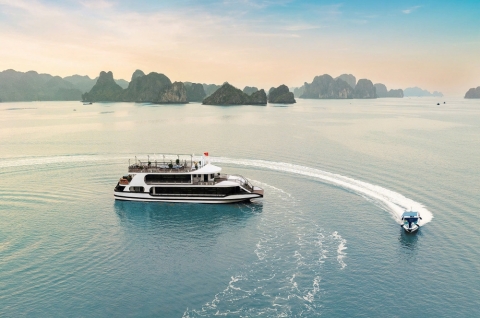 Thăm Hạ Long 1 ngày trên du thuyền 5 sao Cozy Bay Premium Cruise 