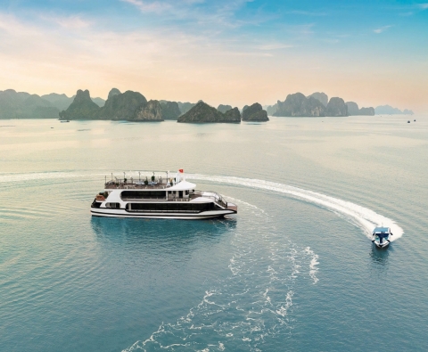 Thăm Hạ Long 1 ngày trên du thuyền 5 sao Cozy Bay Premium Cruise 