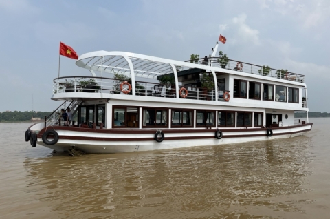 Tour du thuyền sông Hồng thăm quan ngày