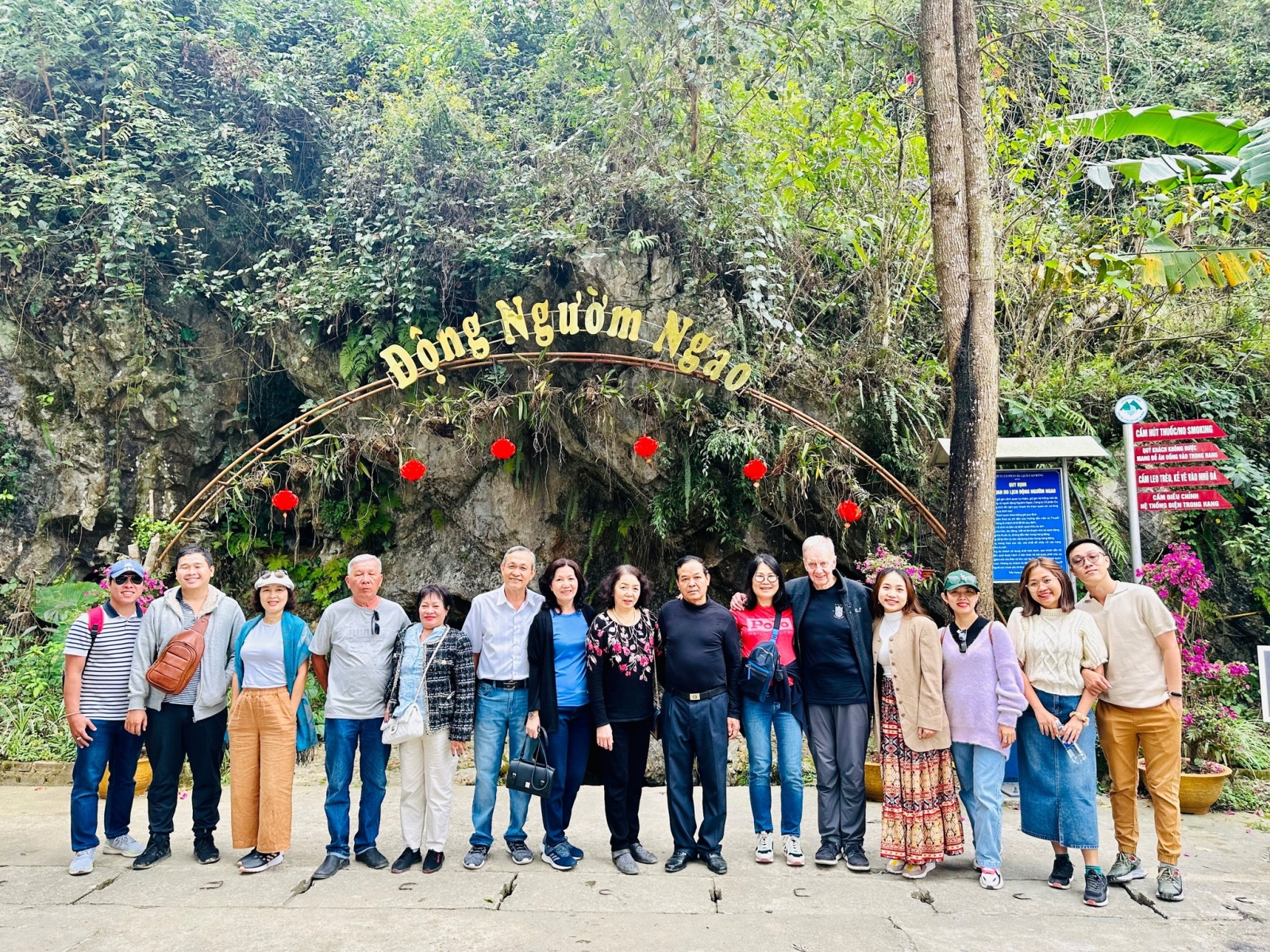 đặt tour cao bằng_động ngườm ngao