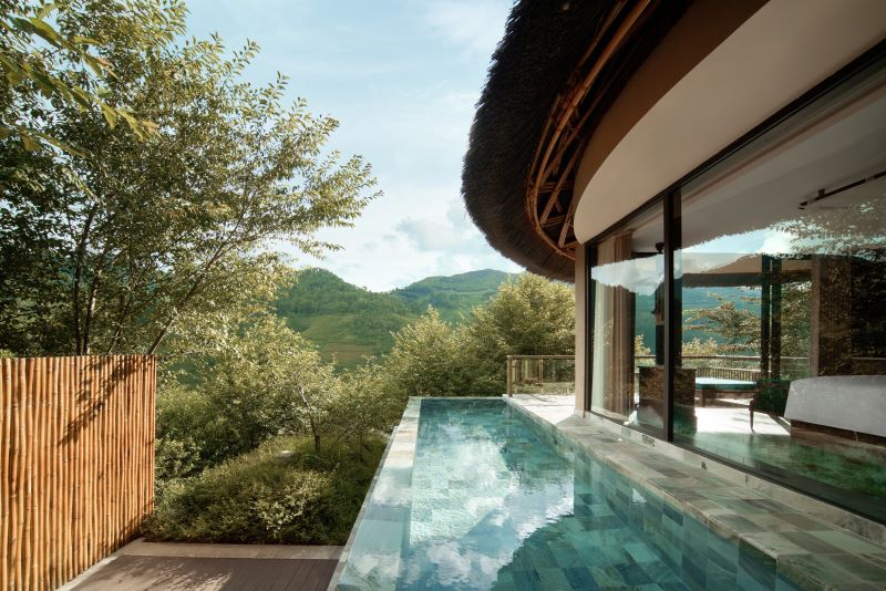 Phòng Grand Deluxe Pool Garrya_https://yourvacation.vn/
